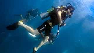 Deep Diver Specialty Course diver ascend in blue water