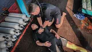 PADI Rescue Diver Kurs HLW auf dem Boot