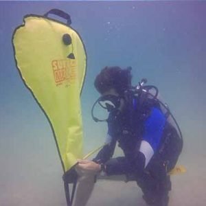 PADI Search and Recovery Specialty diver use lift bag underwater