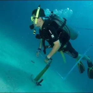 Peak Performance Buoyancy Specialty Course diver train underwater