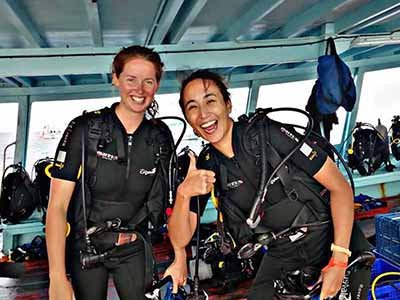 Advanced Diver course happy divers on the boat