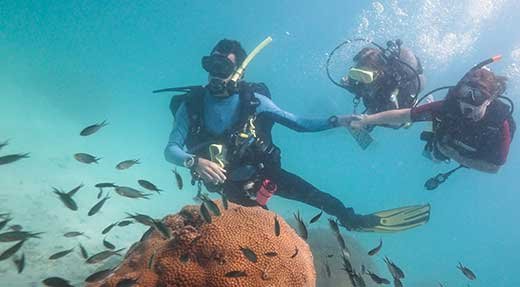 Lerne unter Wasser zu atmen, mit Discover Scuba Diving