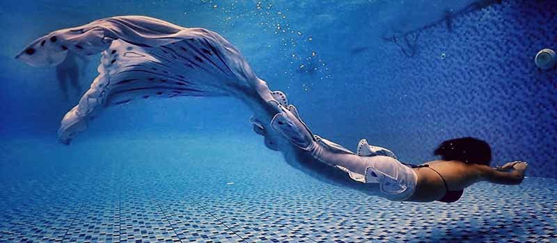 mermaid-in-pool